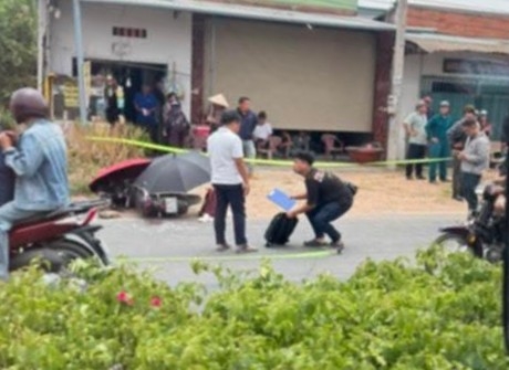 ĐT 744号線で少女が死亡した玉突き事故の現場。写真:読者提供