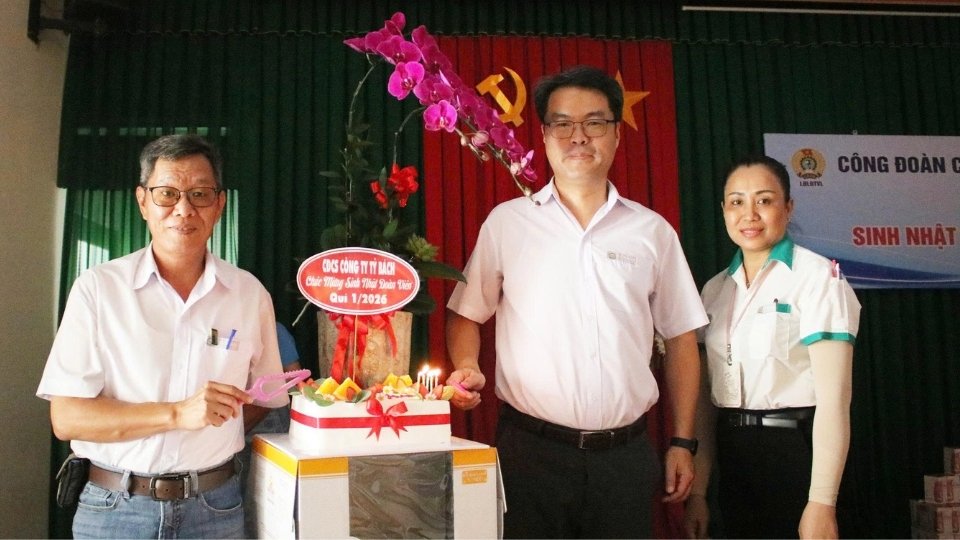 기초 노동조합, 조합원 및 노동자를 위한 1분기 생일 파티 개최. 사진: 호앙록