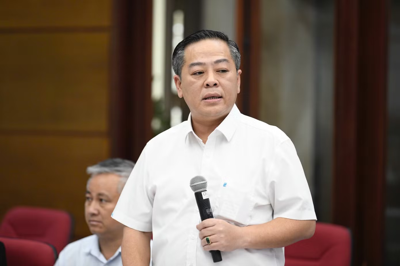 Ông Phạm Văn Thắng, Trưởng ban Quản lý Hồ Tây phát biểu tại tọa đàm. Ảnh: Trần Hoàng