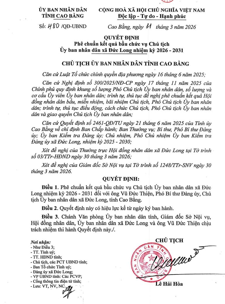 Quyết định phê duyệt kết quả bầu 1 Chủ tịch UBND xã trên địa bàn tỉnh Cao Bằng. Ảnh: Tân Văn