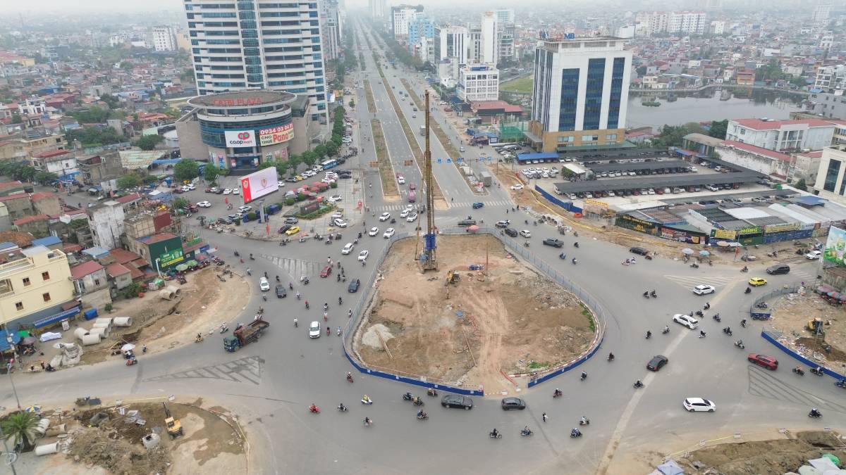 Cận cảnh công trường thi công nút giao Nguyễn Trãi - Lê Hồng Phong. Ảnh: Hoàng Khôi