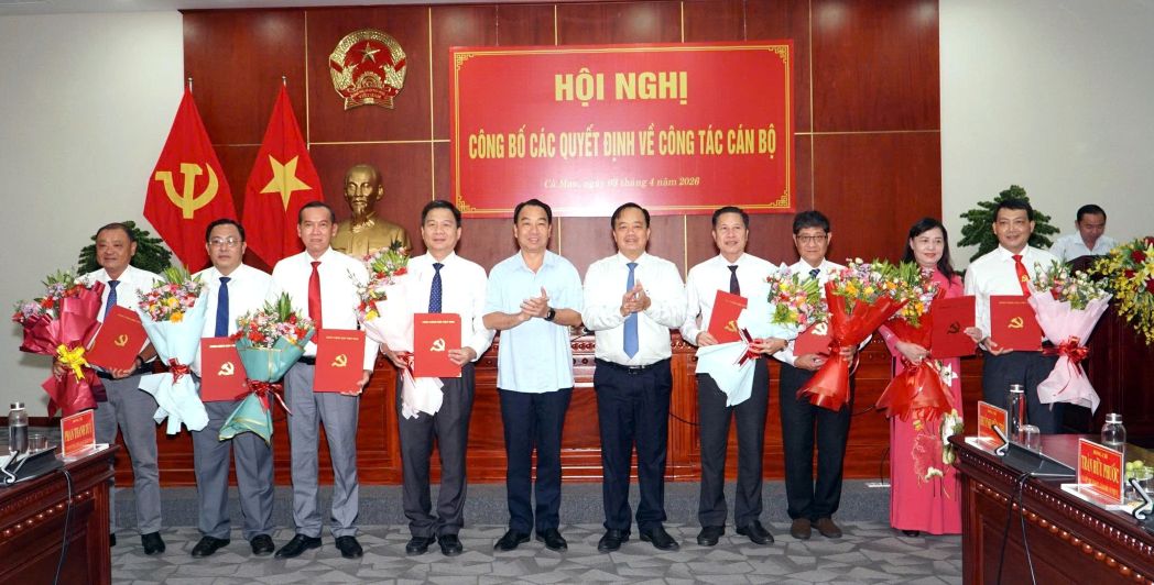 Ca Mau implements decisions to transfer, assign, and appoint many provincial-level officials. Photo: Nhat Ho