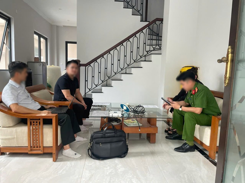 Functional forces work with cases of self-installing signal boosters, affecting the telecommunications system. Photo: Radio Frequency Department