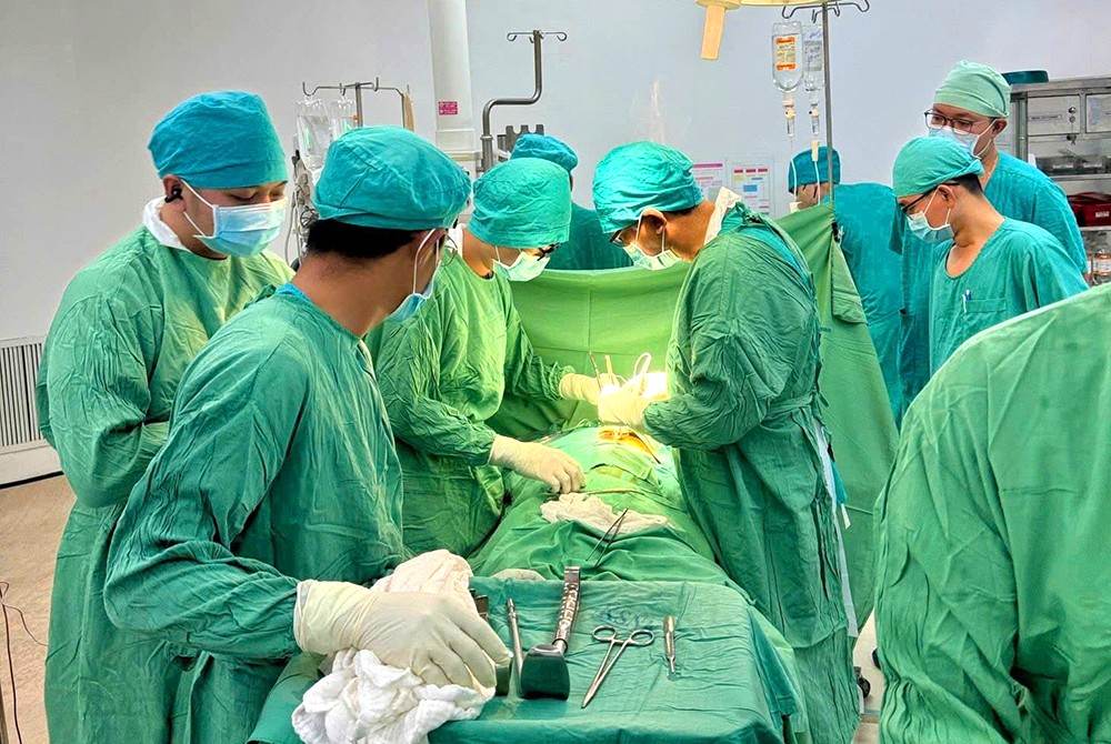 Successfully resuscitated a patient who stabbed himself in the heart in Ca Mau. Photo: Bac Lieu Hospital provided.