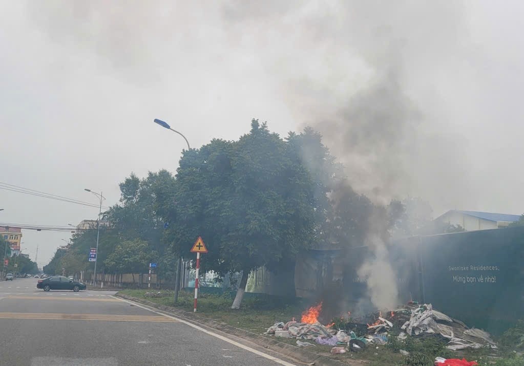 Each citizen reflecting violations helps the Police force handle them according to regulations. Photo: Hai Phong City Police
