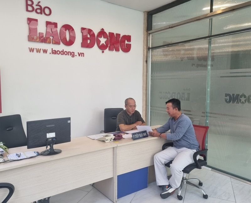 Nhiều luật sư cho rằng rất cần có chế định luật sư công cho MTTQ Việt Nam và tổ chức công đoàn. Trong ảnh: Luật sư tư vấn cho bạn đọc của Báo Lao Động