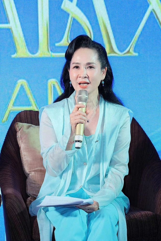 Trưởng ban giám khảo - NSND Lan Hương cho biết, cuộc thi tôn vinh vẻ đẹp truyền thống và tự nhiên nhưng nếu có sự can thiệp về sắc đẹp ở mức độ cho phép sẽ vẫn được chấp nhận. Ảnh: Nhân vật cung cấp