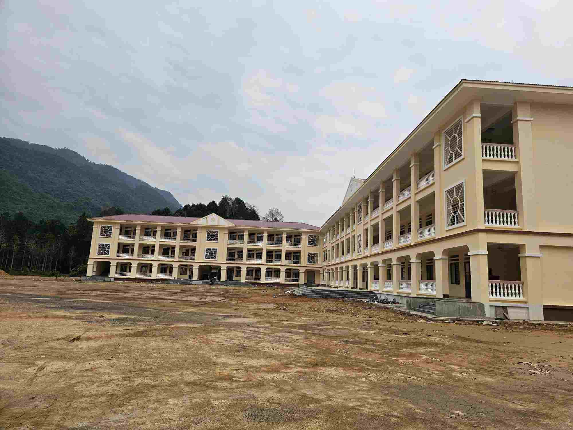 Phong Hai Secondary School (campus 2), Lao Cai province with a total investment of tens of billions of VND, built but still unusable. Photo: Bao Nguyen