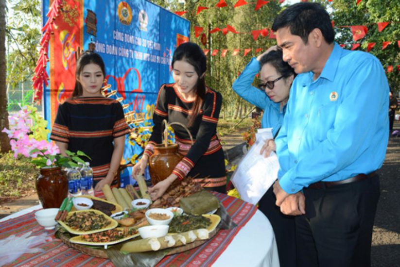 In Workers' Month 2026, Gia Lai Trade Union will visit and encourage many workers in difficult circumstances. Photo: Thanh Tuan