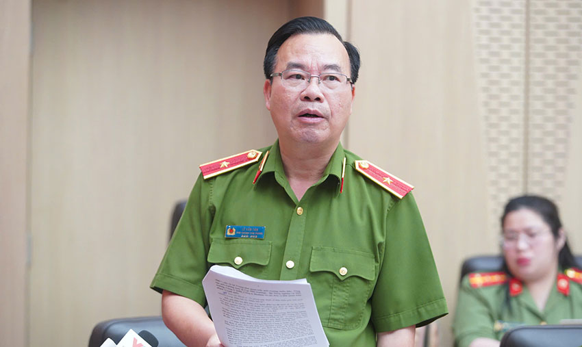 Thiếu tướng Lê Văn Tân - Phó Chánh Văn phòng C01 Bộ Công an thông tin về vụ án Hoàng Hường. Ảnh: Quang Việt