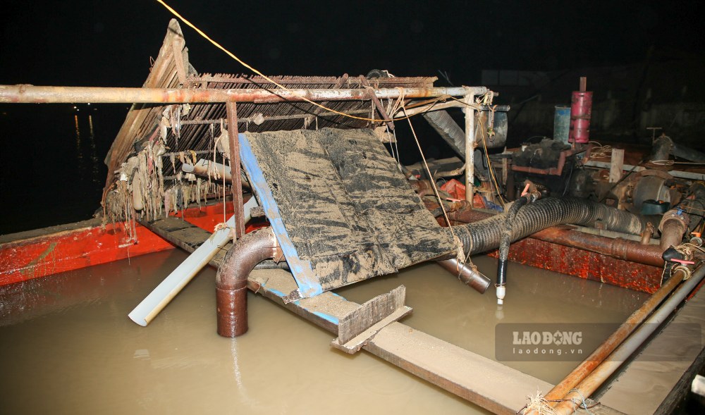 
Sẽ quy trách nhiệm cho chủ tịch xã, phường, đặc khu nếu để cát tặc hoạt động. Ảnh: Phóng viên

