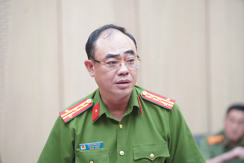 Đại tá Trần Hồng Phú thông tin, C06 đang báo cáo lãnh đạo Bộ Công an về việc nghiên cứu có tăng tầm cao pháo hoa hay không. Ảnh: Quang Việt