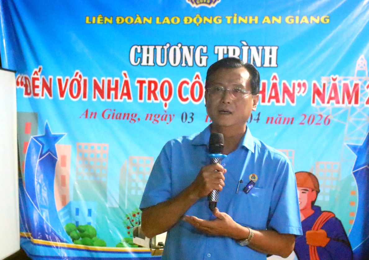 phát biểu khai mạc sự kiện, Phó Chủ tịch LĐLĐ tỉnh An Giang Nguyễn Nhật Tiến khẳng định tổ chức Công đoàn luôn đồng hành cùng đoàn viên, công nhân, lao động và chương trình Đến với Nhà trọ công nhân là một trong những hoạt động tiêu biểu đó. Ảnh: Thanh Mai 