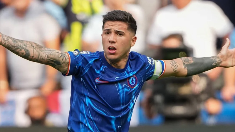 엔조 페르난데스, 첼시에서 민감한 발언으로 출전 금지. 사진: AFP