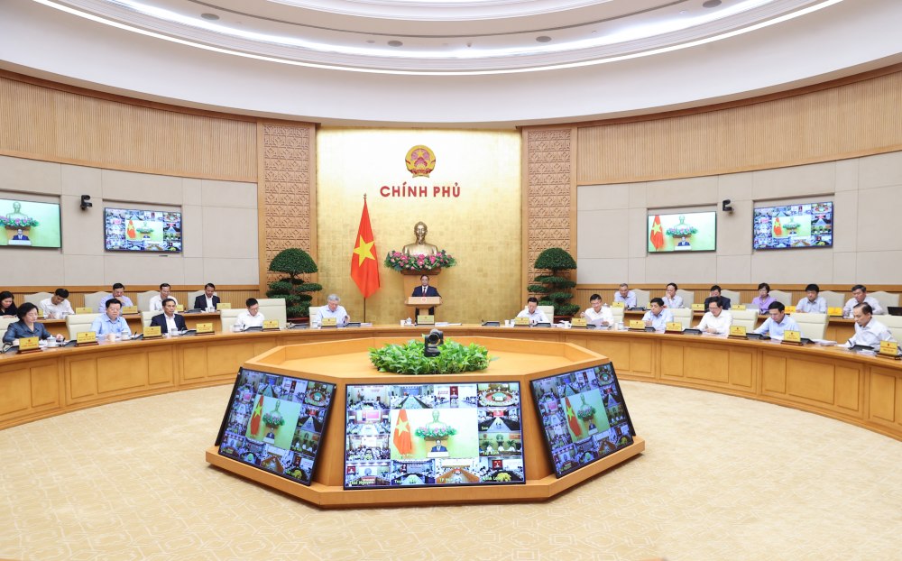 Thủ tướng Chính phủ chủ trì phiên họp thường kỳ và hội nghị trực tuyến Chính phủ với địa phương. Ảnh: VGP