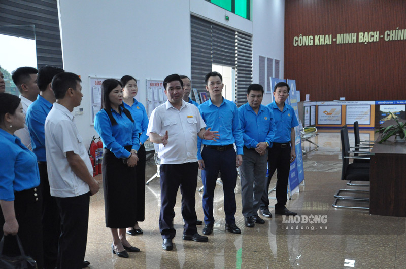 Công đoàn Lào Cai nắm tình hình tại khu Cửa khẩu Kim Thành. Ảnh: Đinh Đại