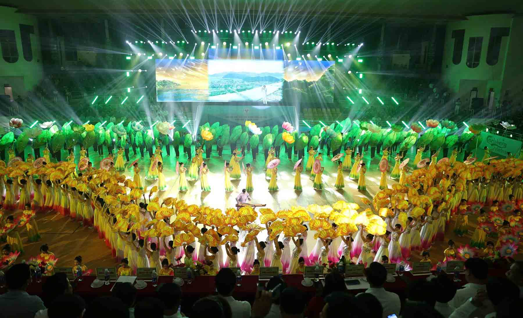 Chương trình nghệ thuật tại lễ khai mạc. Ảnh: Hoàng Anh