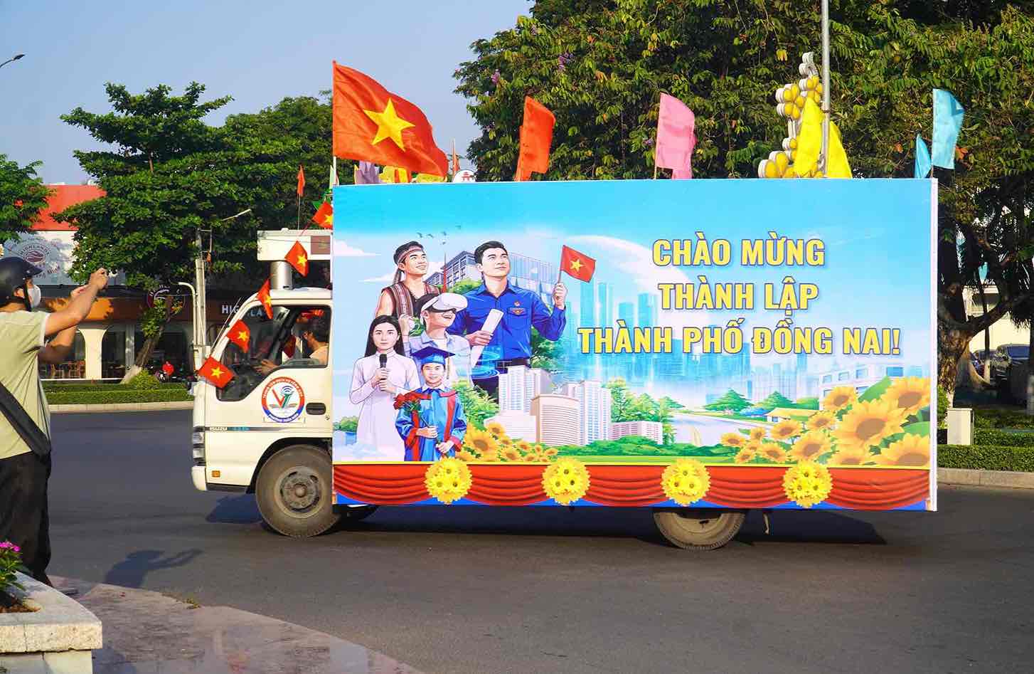 Sáng 30.4, phường Trấn Biên tổ chức các hoạt động chào mừng thành lập thành phố Đồng Nai, chào mừng lễ 30.4. Ảnh: HAC