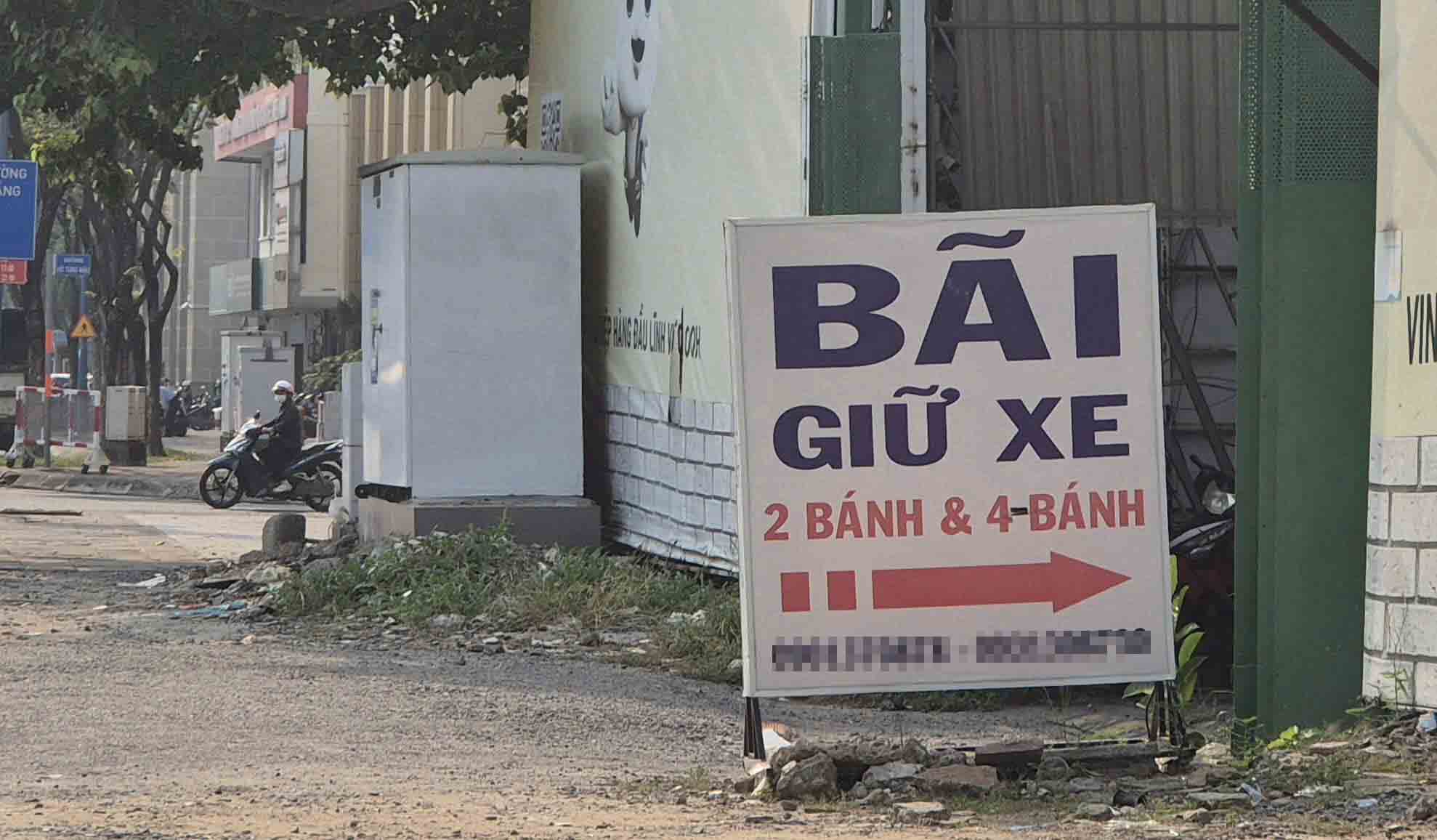 Suggesting some convenient parking spots for people when coming to the central area of Ho Chi Minh City to watch fireworks and have fun on the evening of the 30th. 4. Photo: Nguyen Chan