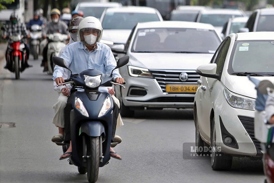 Trên đường Ngọc Hồi hướng ra cửa ngõ phía Nam có lượng phương tiện cao, nhất là đoạn từ nút giao Giải Phóng - Đỗ Mười đến ngõ 15 Ngọc Hồi.