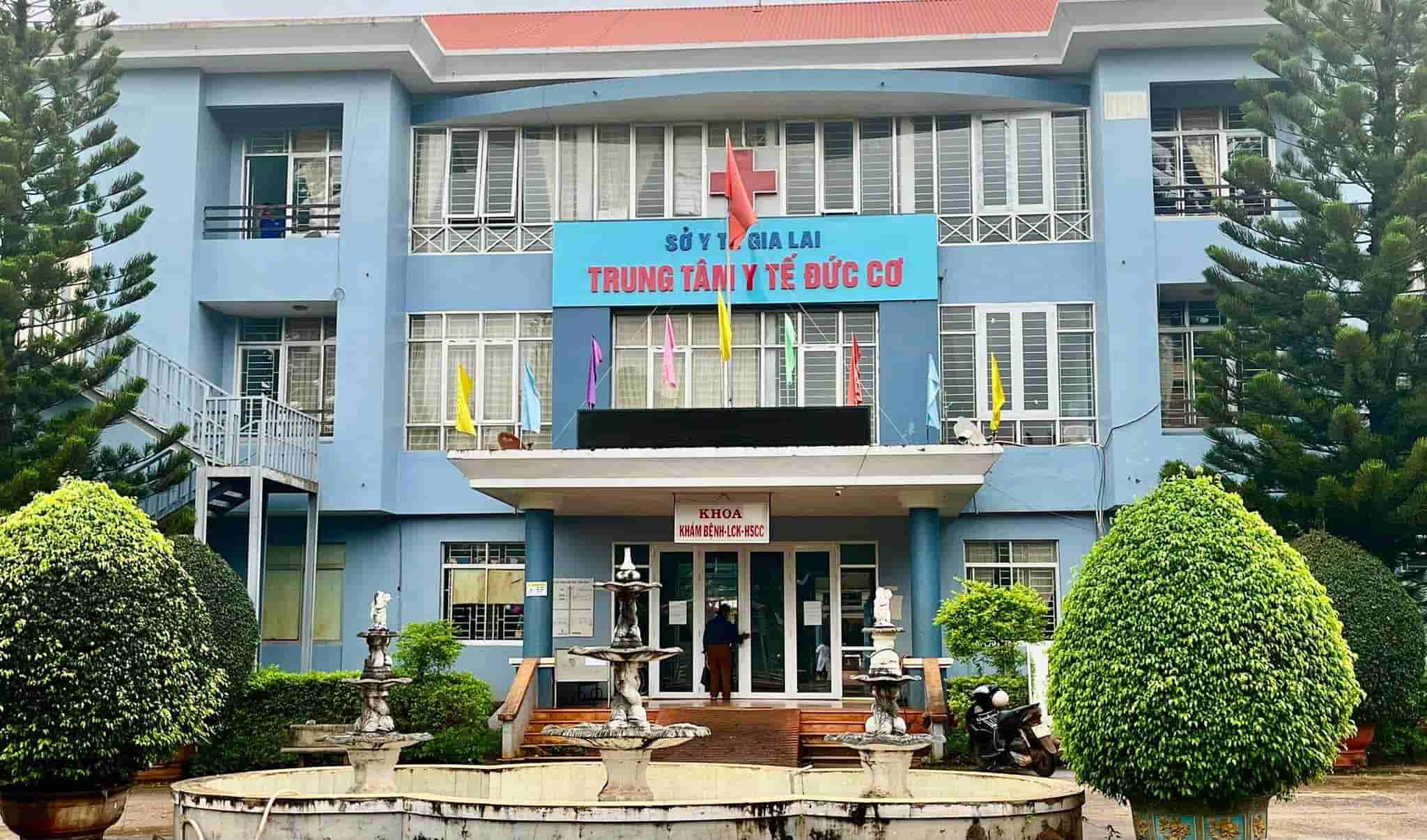 Le premier cas de Whitmore a été hospitalisé et examiné au centre médical Đức Cơ. Photo: Mai Chi