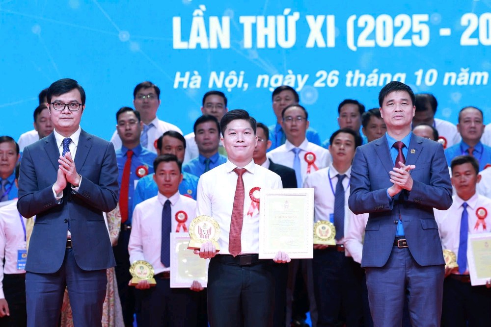 Đoàn viên SEV được vinh danh tại Đại hội thi đua yêu nước Công nhân, viên chức, lao động toàn quốc lần thứ XI, tháng 10.2025. Ảnh: Samsung Việt Nam