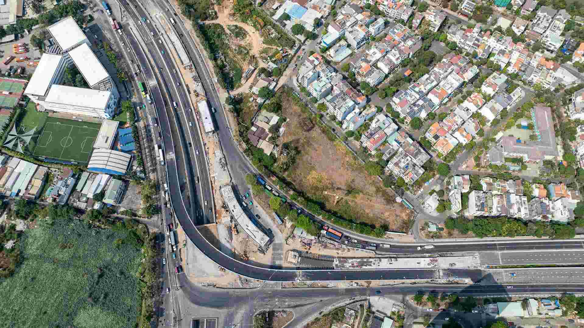 Hình ảnh nhánh cầu vượt N3 nhìn từ trên cao. Ảnh: Anh Tú