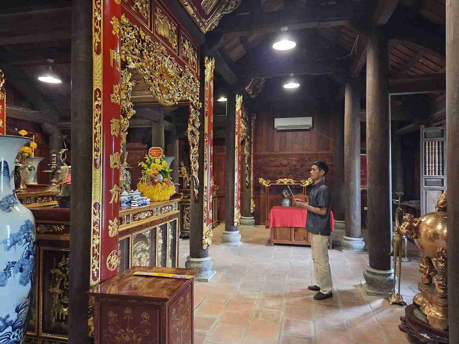 Không gian bên trong Nhà tưởng niệm bà Hoàng Thị Loan tại thôn Vân Nội, xã Việt Tiến. Ảnh: Hải Minh