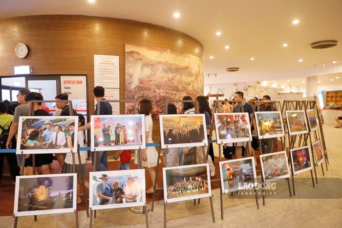 Exposition de photos au Musée de la Victoire de Điện Biên Phủ. Photo: Quang Đạt