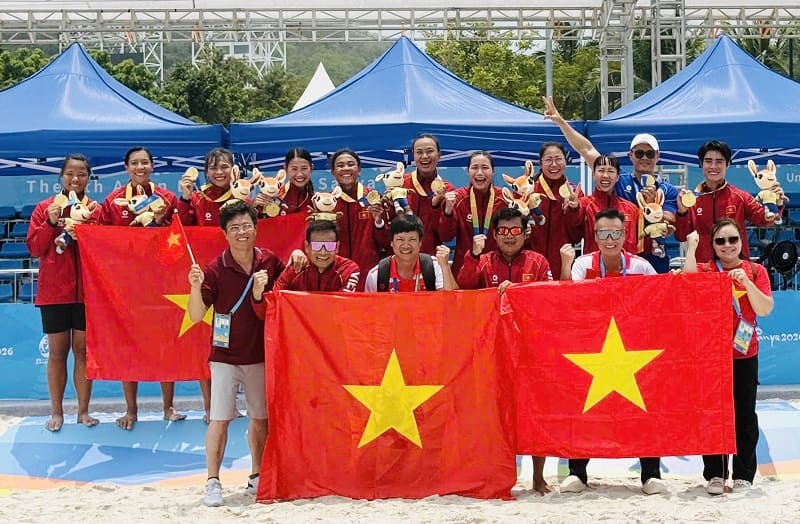 The Vietnamese women's beach handball team won a gold medal at the 2026 Asian Beach Games. Photo: Hoai Viet