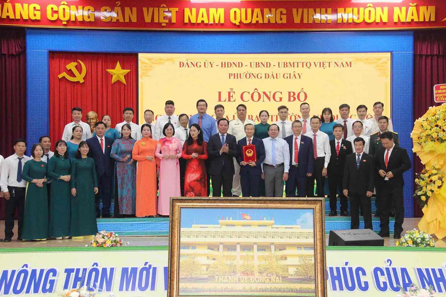 Lễ công bố nghị quyết của Ủy ban Thường vụ Quốc hội về việc thành lập phường Nhơn Trạch. Ảnh: HAC