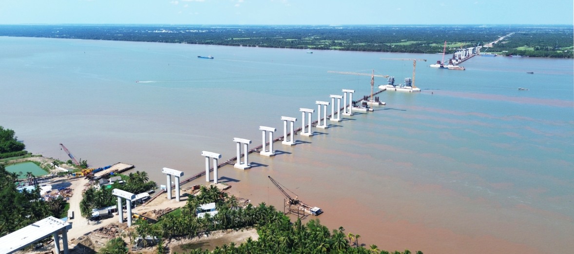 Cầu Đại Ngãi 1 nối Cần Thơ với Vĩnh Long. Ảnh: Tạ Quang