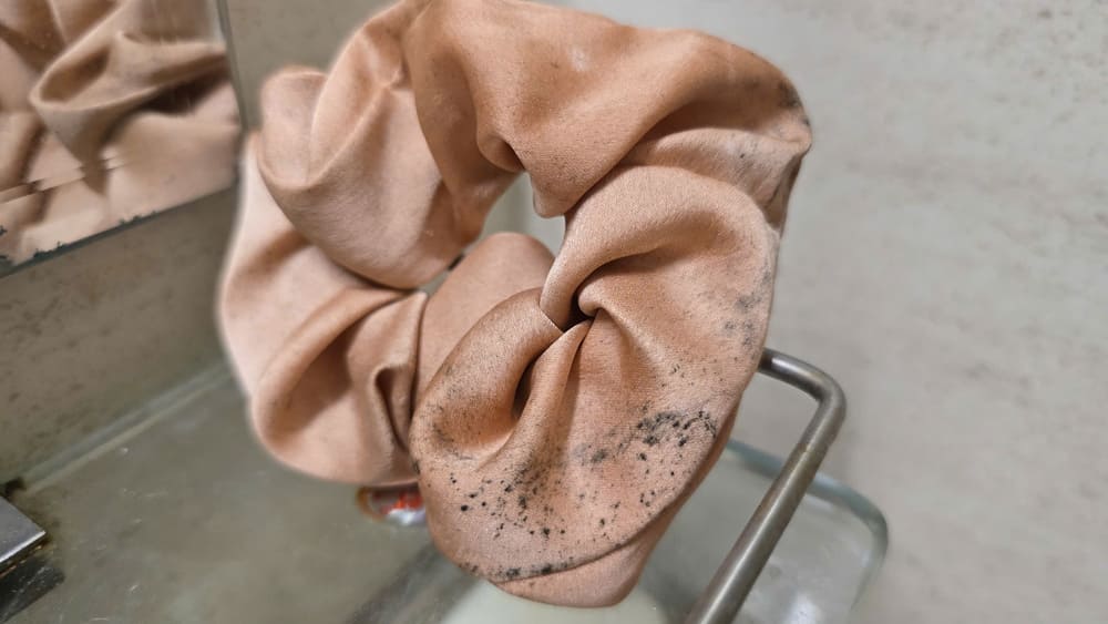 Hair ties are one of the accessories that need to be replaced periodically after a period of use. Photo: Tuan Dat