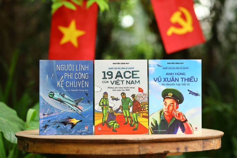 The book series "The Storytelling Soldier" by Colonel Nguyen Cong Huy officially launched to readers. Photo: Publishing House