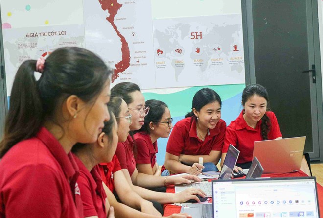 Ngành giáo dục đang thí điểm dạy học AI trong các trường học. Ảnh: Hữu Long 