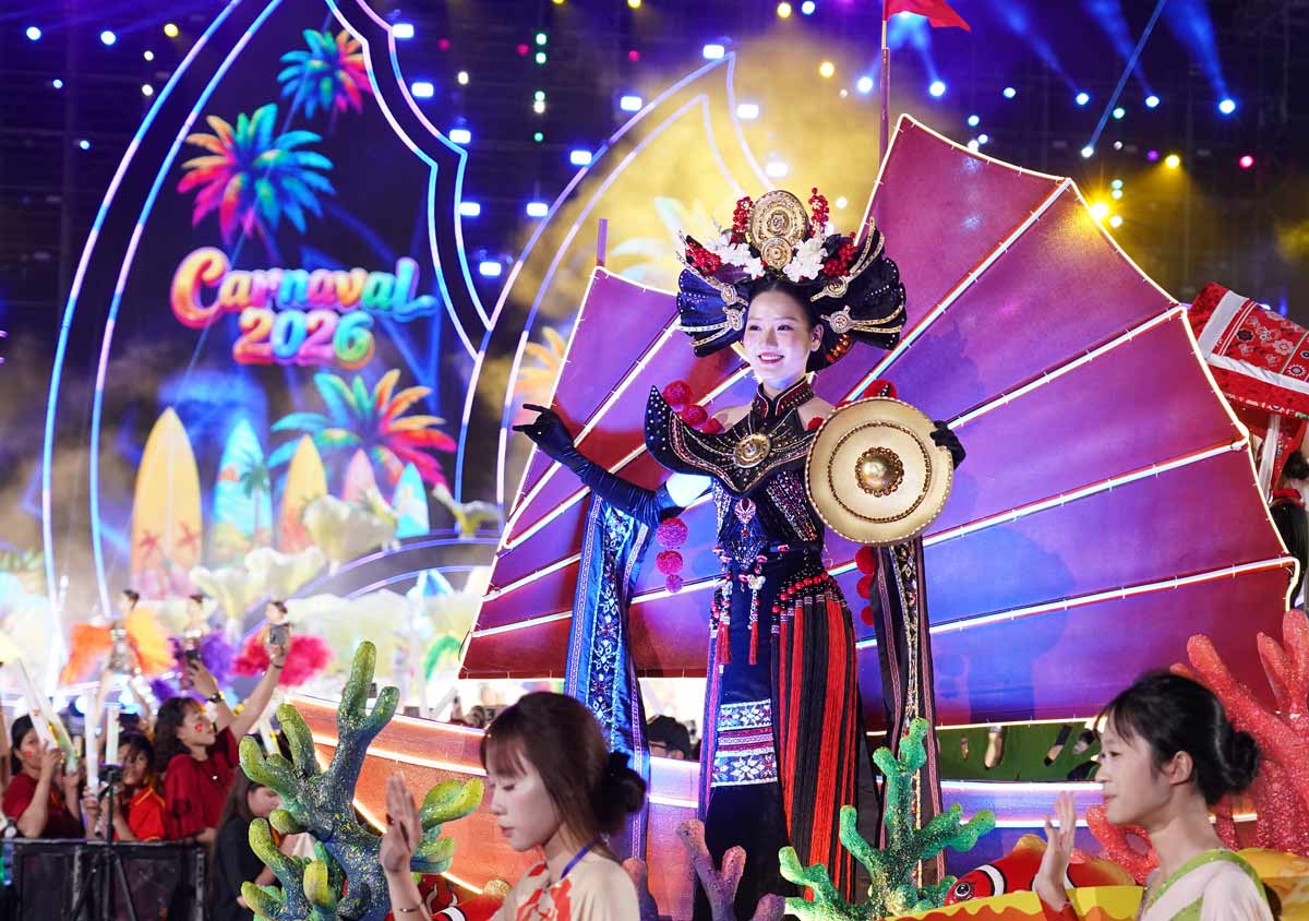 Carnaval Ha Long 2026 takes place from 6:30 p.m. on April 30 on Tran Quoc Nghien street. Photo: Doan Hung