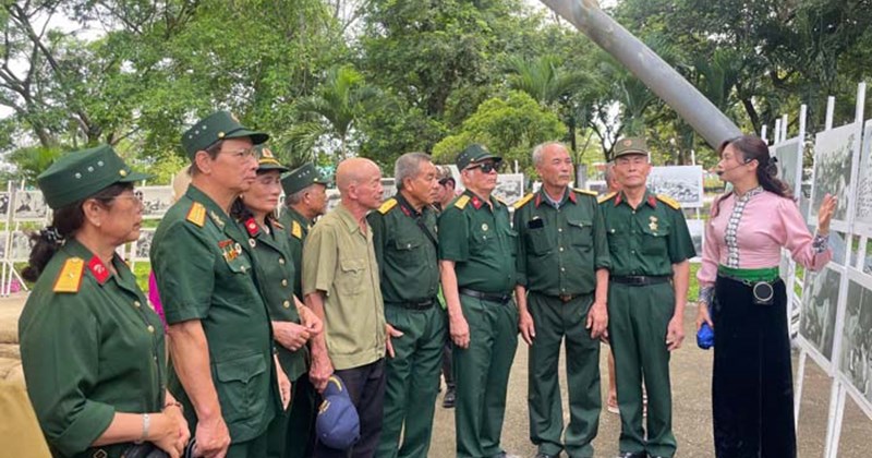 Du khách đổ xô đến "địa chỉ đỏ" Điện Biên dịp lễ