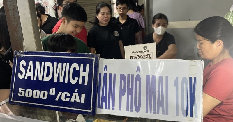 Hải Phòng: Chợ ẩm thực giá rẻ hút khách dịp lễ, món ngon từ 5.000 đồng