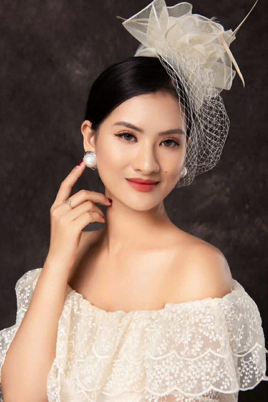 Á hậu Nguyễn Phương Thu với phong cách thanh lịch, ghi dấu ấn qua hình ảnh nhẹ nhàng và chỉn chu. Ảnh: Nhân vật cung cấp