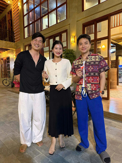 Á hậu Nguyễn Phương Thu cùng các diễn viên quen mặt trong các phim của VTV. Ảnh: Nhân vật cung cấp