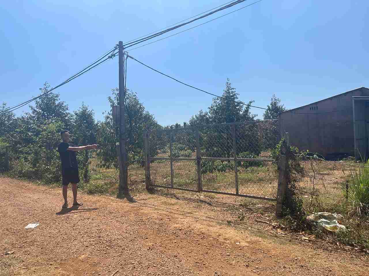 Nghi phạm Nguyễn Thành Nghĩa đang thực nghiệm hiện trường sau khi bị lực lượng chức năng bắt giữ. Ảnh: Công an cung cấp

