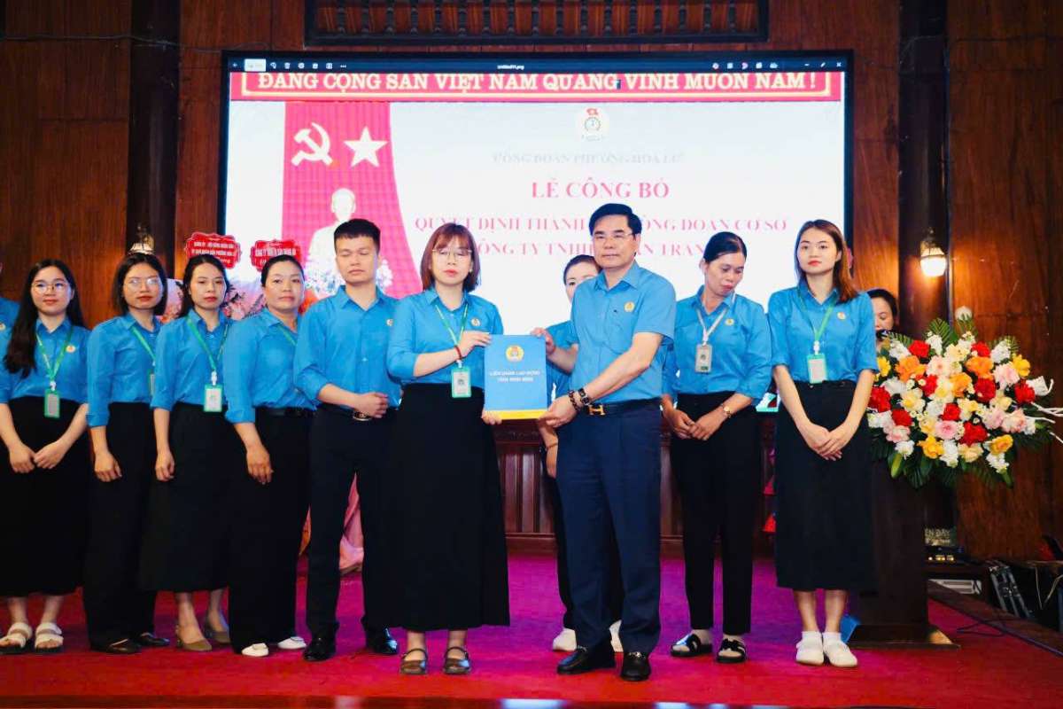 Establishment of the Grassroots Trade Union of Trang An Heritage Co., Ltd. Photo: Ninh Binh Provincial Labor Federation