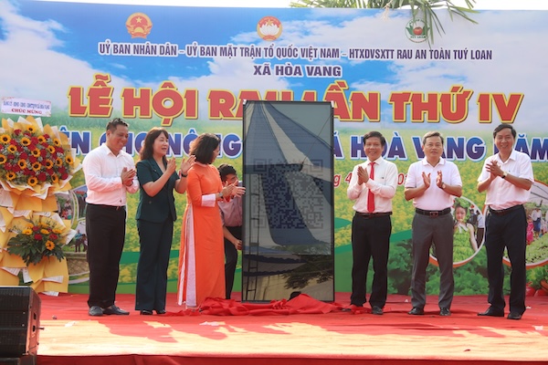 UBND xã Hòa Vang phối hợp với VNPT Đà Nẵng chính thức ra mắt hệ sinh thái số “Hòa Vang Green”. Ảnh: Nguyễn Linh