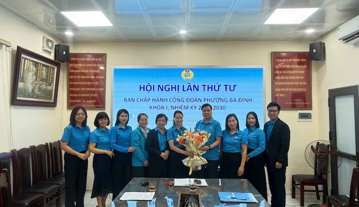 Ba Dinh Ward Trade Union organizes the fourth Conference to summarize Q1 activities and deploy Q2 tasks. Photo: Phuong Anh