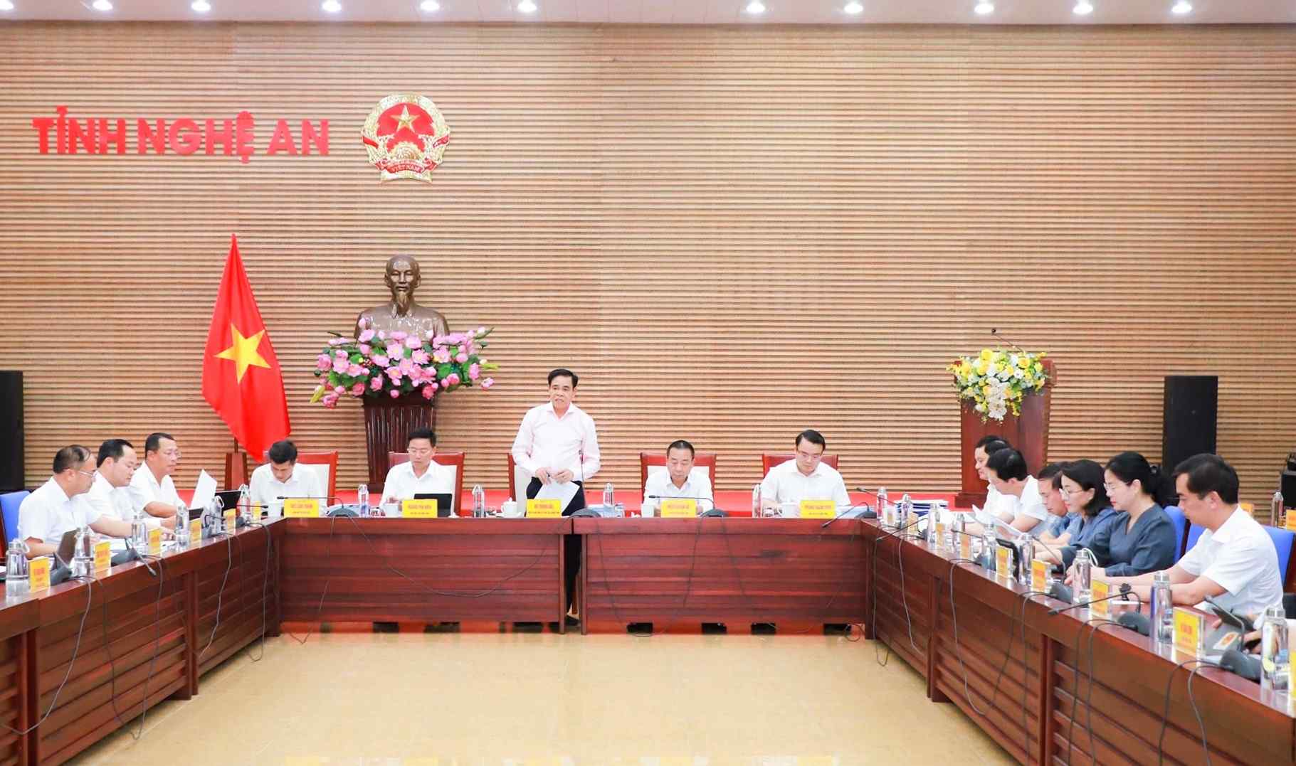 Quang cảnh phiên họp chuyên đề tháng 4.2026 của UBND tỉnh Nghệ An. Ảnh: Thành Duy