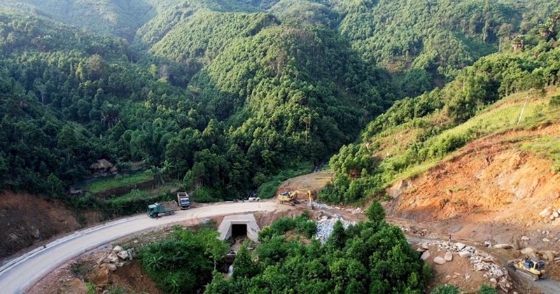 Tai nạn trên cao tốc Nội Bài - Lào Cai: 2 người tử vong