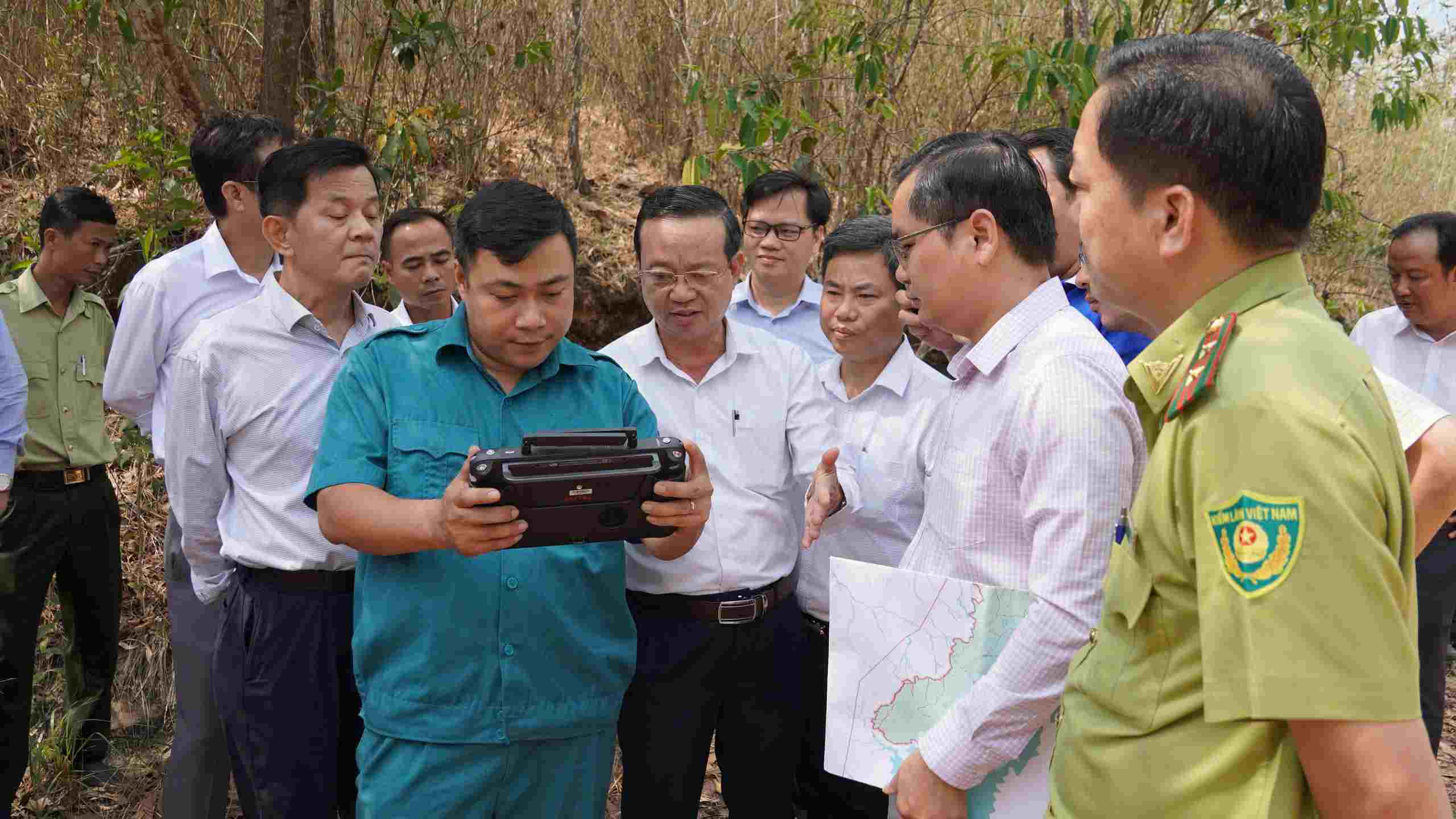 Kiểm lâm TPHCM dùng flycam giám sát các khu vực rừng có nguy cơ cháy cao. Ảnh: Minh Tâm