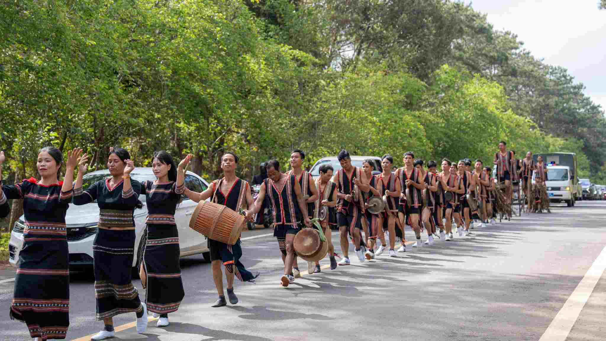 The unique cultural identity and beautiful nature of Quang Ngai have great appeal to tourists. Photo: Tra Ban