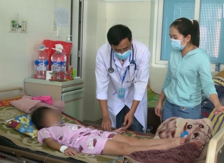 Quang Ngai increases the number of pediatric patients hospitalized due to hand, foot and mouth disease. Photo: Dong Giang