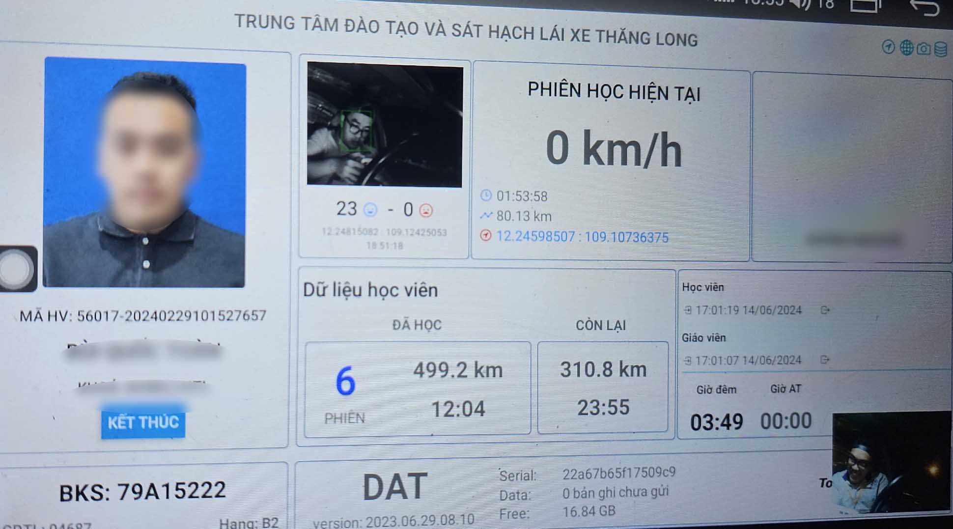 Công dân học lái xe tại Trung tâm Đào tạo và Sát hạch lái xe Thăng Long. Ảnh: Hữu Long